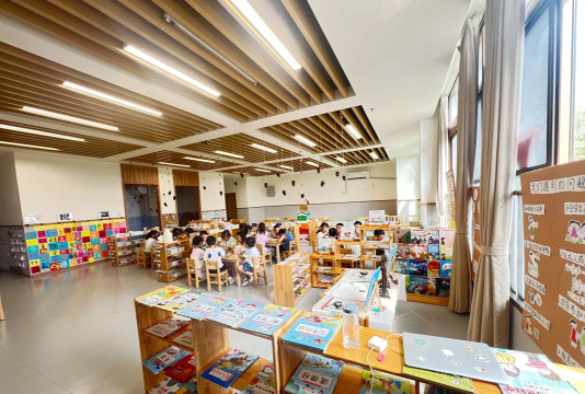 珠海市香洲区银都幼儿园阅读区