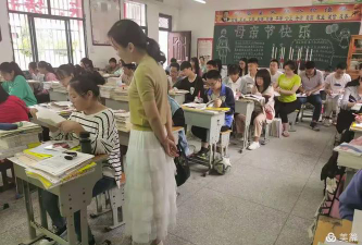 息县八里岔乡李塘中学阅读区