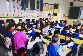 乌什县第三小学阅读区