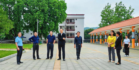 封开县平凤镇中心小学思民教学点阅读区