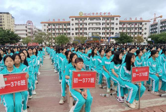 化州市平定中学阅读区