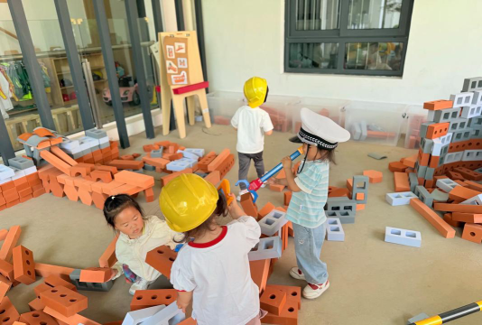 工程机械厂幼儿园阅读区
