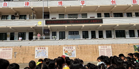 衡东县新塘镇中心学校阅读区