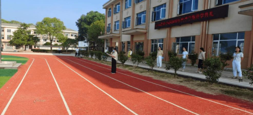 新港镇小学阅读区