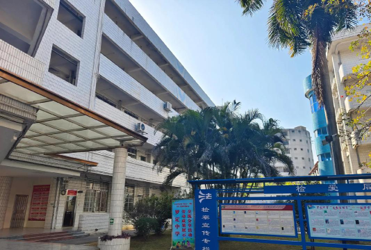 罗定市罗定中学阅读区