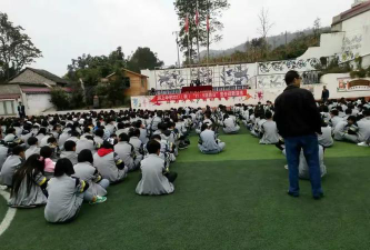 普定县坪上中学阅读区