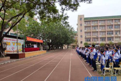江高镇神山中学阅读区