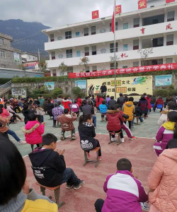 衡东县石湾镇双凤小学阅读区