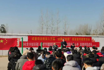 鹿邑县试量镇中心学校阅读区