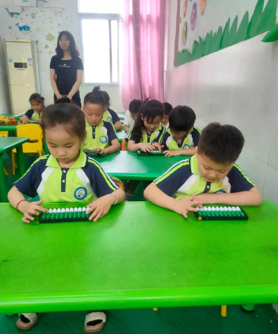南昌县莲塘明星幼儿园阅读区