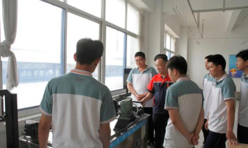 潍坊市工业学校阅读区