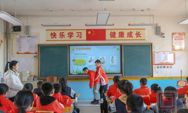 阿城市东方红小学校阅读区