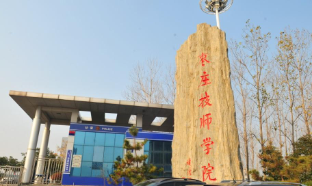 枣庄技师学院阅读区