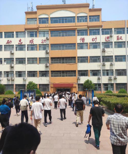 临沂市经济学校阅读区