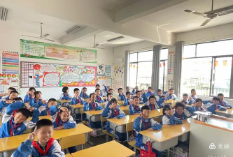 西山区明智学校中学部阅读区