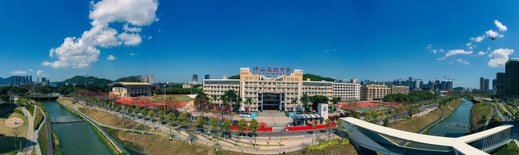 广东深圳坪山高中阅读区