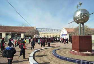 泰来县和平镇中心学校中心小学阅读区