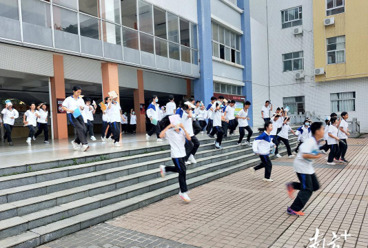 云衢中学阅读区