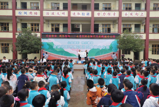 扬州市邗江区酒甸镇中心小学阅读区
