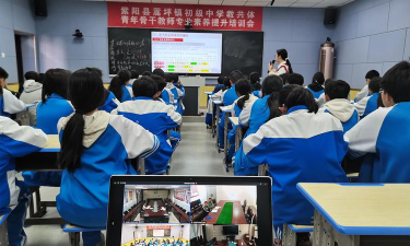 蒿坪镇初级中学阅读区