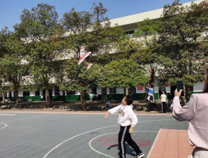 皇图岭中学阅读区