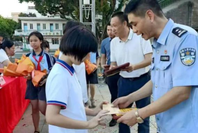东莞市万江小享小学阅读区