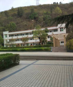 旬阳县甘溪初级中学阅读区