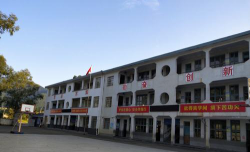祁东县鸟江镇丁字中学阅读区