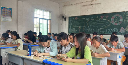 耒阳市长坪中学阅读区