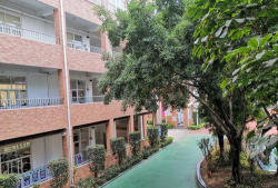 深圳市龙华区丹堤实验学校阅读区