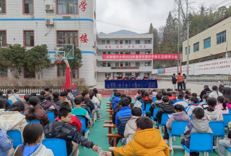杉树中学阅读区