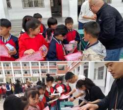 邳州市土山镇中心小学阅读区