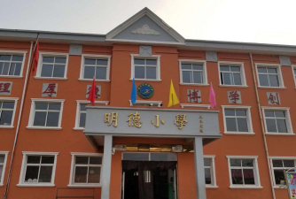 明水县崇德镇中心小学阅读区