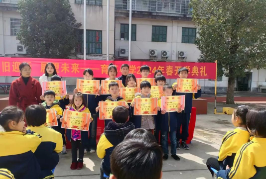 安达市育英小学阅读区