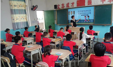 遂溪县界炮镇北潭初级中学阅读区