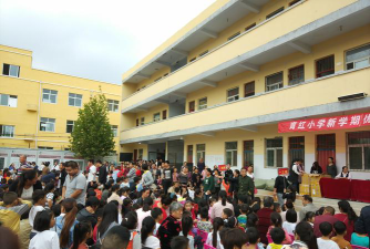 常宁市官岭镇麦元完全小学阅读区