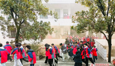 洞口县石江镇树林中学阅读区