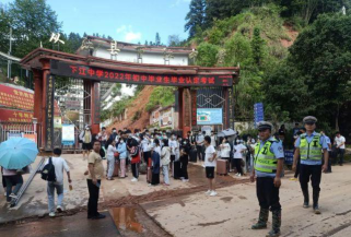 关峡乡茶江中学阅读区