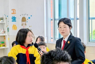 扬州市梅岭小学西校区阅读区