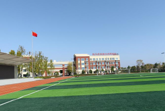 白马田中心学校阅读区
