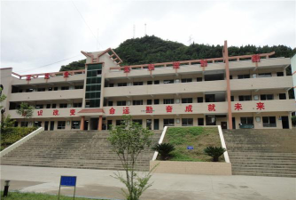 双河初级中学阅读区