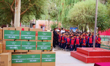 夏普吐勒乡中心小学阅读区