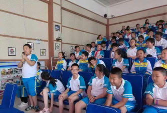 长春经济技术开发区仙台小学阅读区