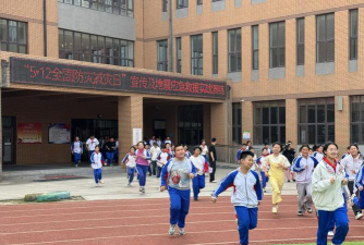 长春净月经济开发区玉潭镇中心小学阅读区