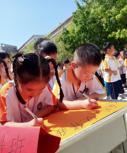 广州市增城区新雅新世界实验学校阅读区