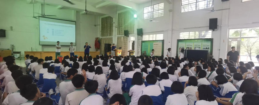 广州市增城区石滩镇港侨中学阅读区