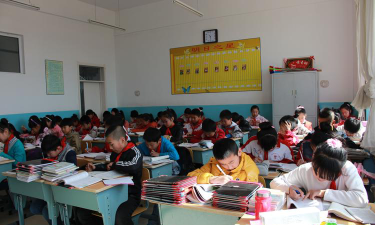 船营区搜登站镇中心小学阅读区