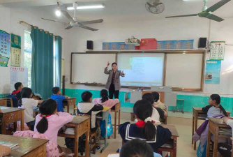 东塘镇中学阅读区