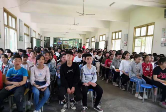 瓮江镇双江中学阅读区
