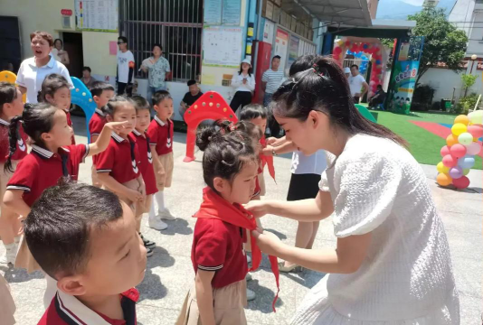 龙母镇欣欣幼儿园阅读区